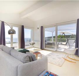 3 Bedroom Villa with Pool, Terrace and Sea Views near Vinisce, Sleeps 7